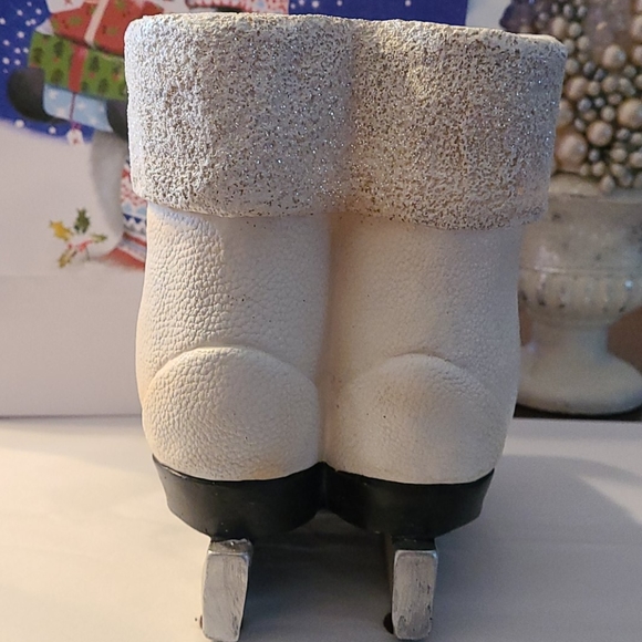 SOLD ⭐HOST PICK⭐ BNWT Skates Holiday Ornament - Picture 4 of 10